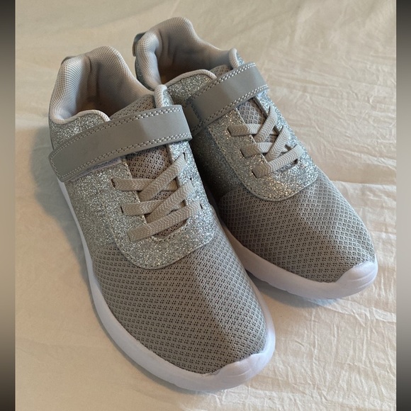 New- Fabkids Gray Glitter trainer shoes size 5 (Big Girl) - Picture 5 of 6